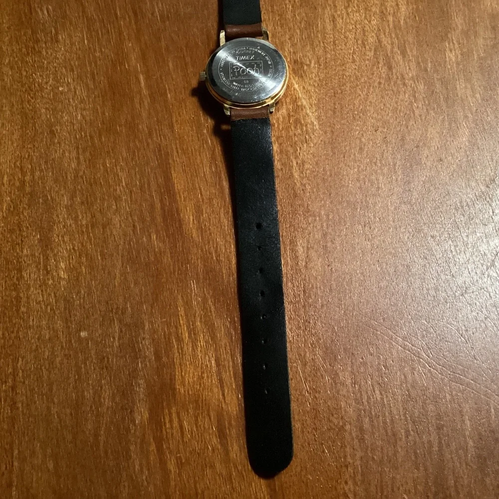 Vintage Timex Disney Winnie the Pooh Watch Brown Leather Band Bee Second Hand